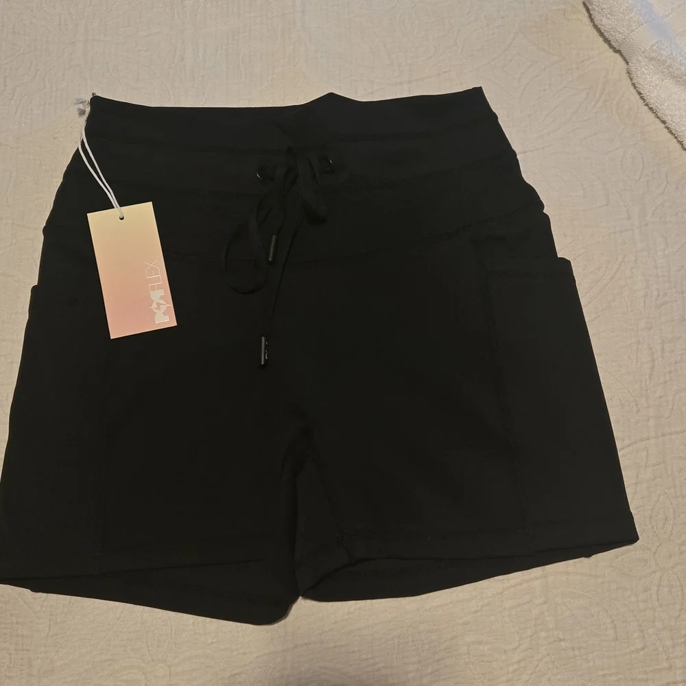 POPFLEX Black High-Rise Bike Shorts with Side Pocket - Picture 3 of 8